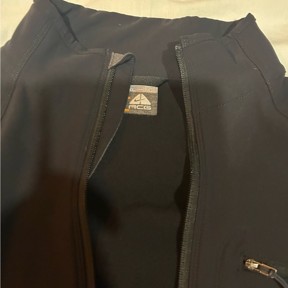 Nike ACG Black Jacket - Picture 3 of 14